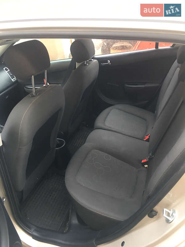 Хетчбек Hyundai i20 2011 в Звягелі