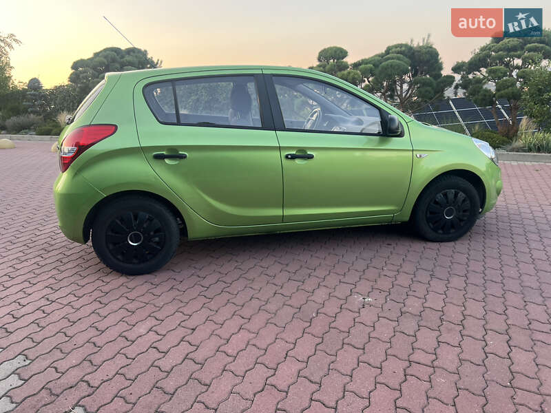 Хэтчбек Hyundai i20 2009 в Черновцах