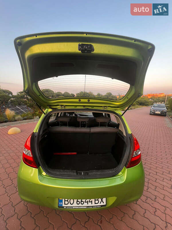 Хэтчбек Hyundai i20 2009 в Черновцах