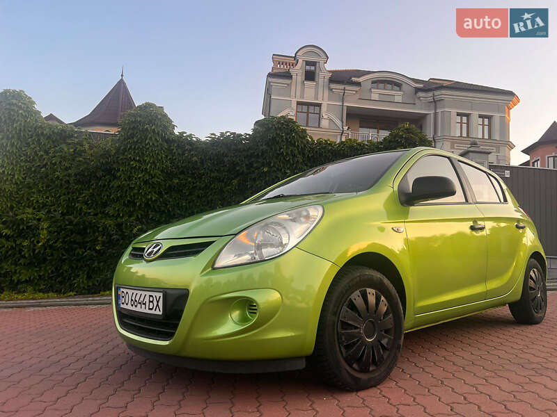 Хэтчбек Hyundai i20 2009 в Черновцах