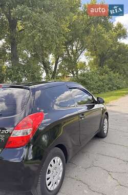 Хэтчбек Hyundai i20 2010 в 