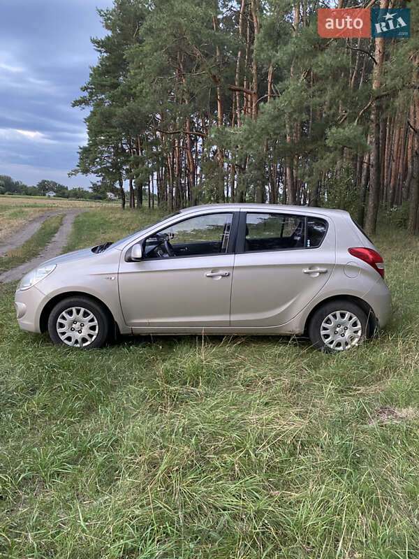Хэтчбек Hyundai i20 2011 в Черкассах