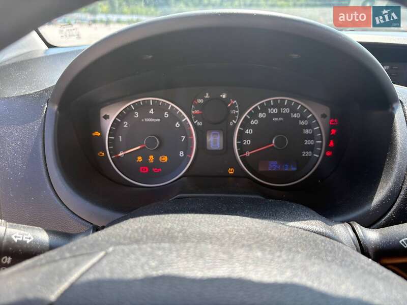 Хэтчбек Hyundai i20 2014 в Киеве фото 7 Хэтчбек Hyundai i20 2014 в Киеве