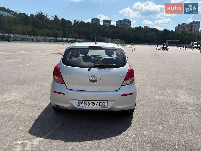 Хэтчбек Hyundai i20 2014 в Киеве фото 14 Хэтчбек Hyundai i20 2014 в Киеве