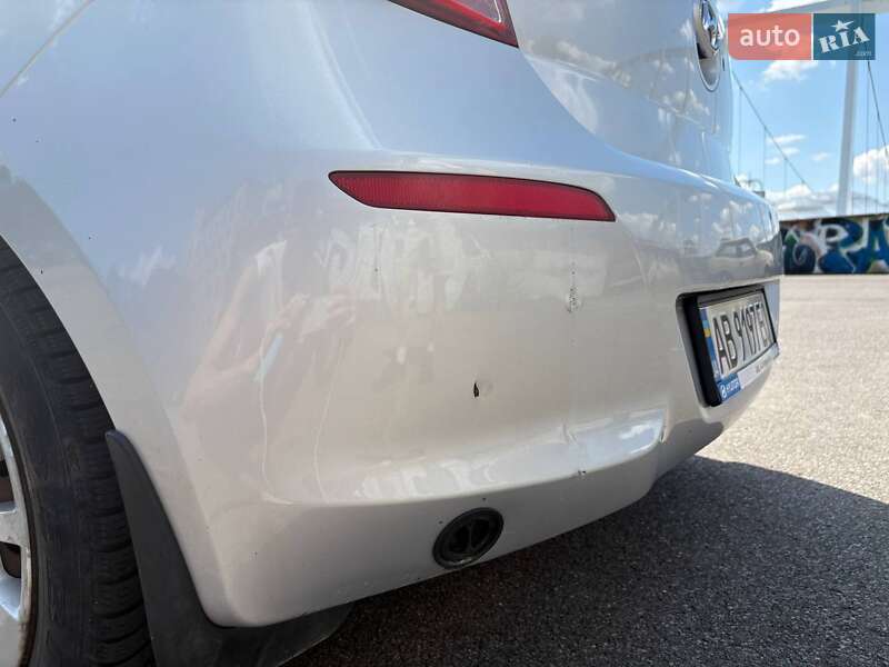 Хэтчбек Hyundai i20 2014 в Киеве фото 24 Хэтчбек Hyundai i20 2014 в Киеве