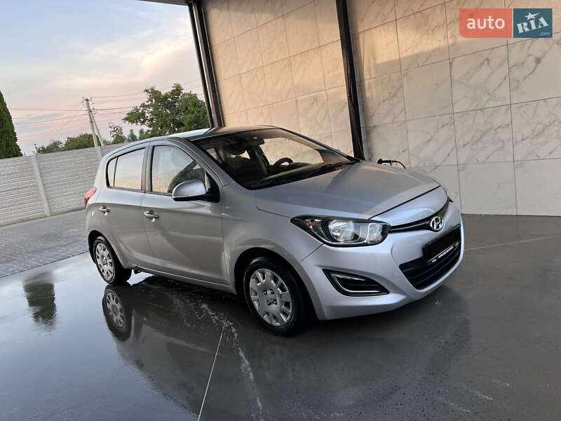 Хэтчбек Hyundai i20 2012 в Ровно