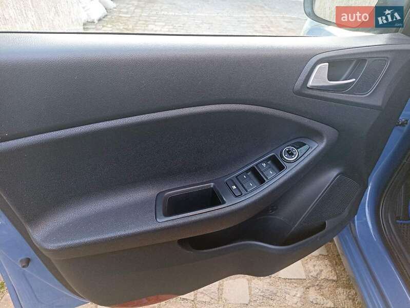 Хэтчбек Hyundai i20 2016 в Киеве