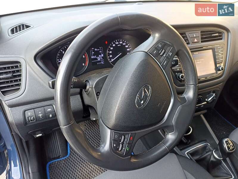 Хэтчбек Hyundai i20 2016 в Киеве