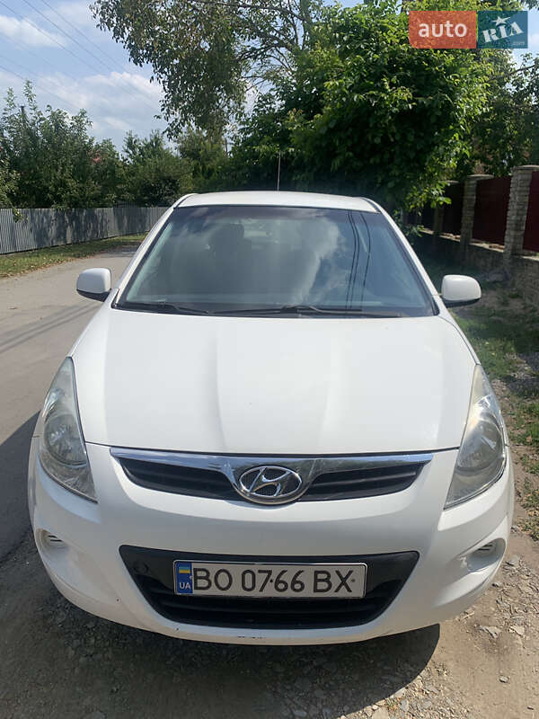 Хэтчбек Hyundai i20 2010 в Каменец-Подольском