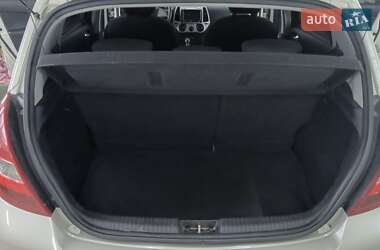 Хэтчбек Hyundai i20 2010 в 