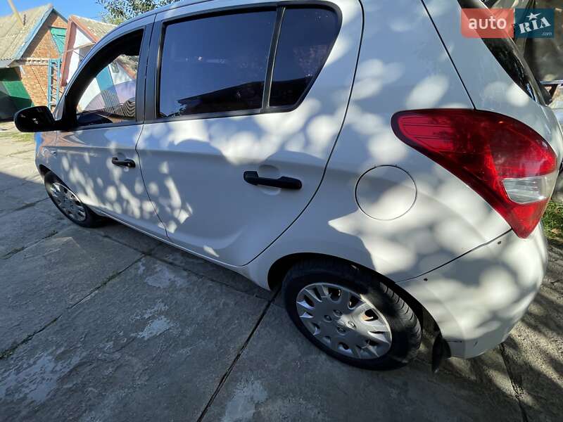Хэтчбек Hyundai i20 2011 в Виннице
