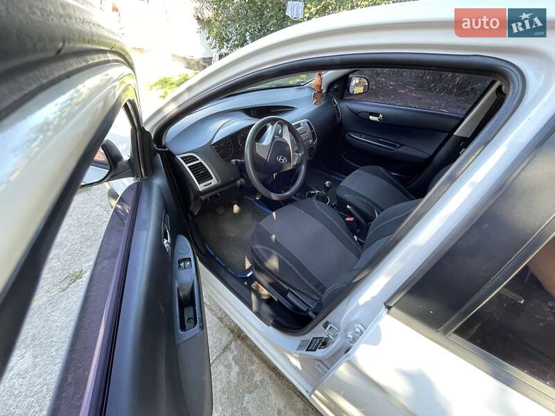 Хэтчбек Hyundai i20 2011 в Виннице