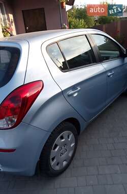Хэтчбек Hyundai i20 2012 в 