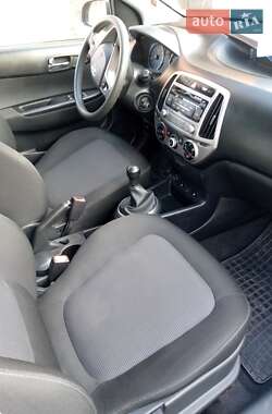 Хэтчбек Hyundai i20 2012 в 
