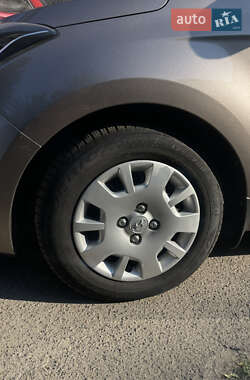 Хэтчбек Hyundai i20 2012 в 