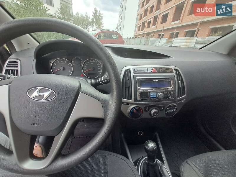 Хэтчбек Hyundai i20 2014 в Киеве