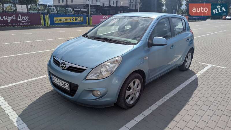 Хэтчбек Hyundai i20 2010 в Тернополе