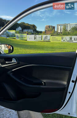 Хэтчбек Hyundai i20 2016 в 