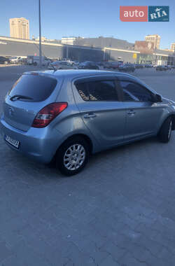 Хэтчбек Hyundai i20 2012 в 