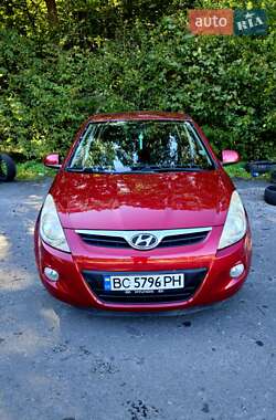 Хэтчбек Hyundai i20 2009 в 