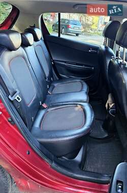 Хэтчбек Hyundai i20 2009 в 