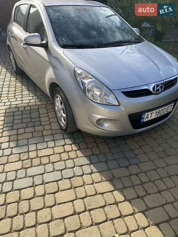 Хетчбек Hyundai i20 2011 в Івано-Франківську
