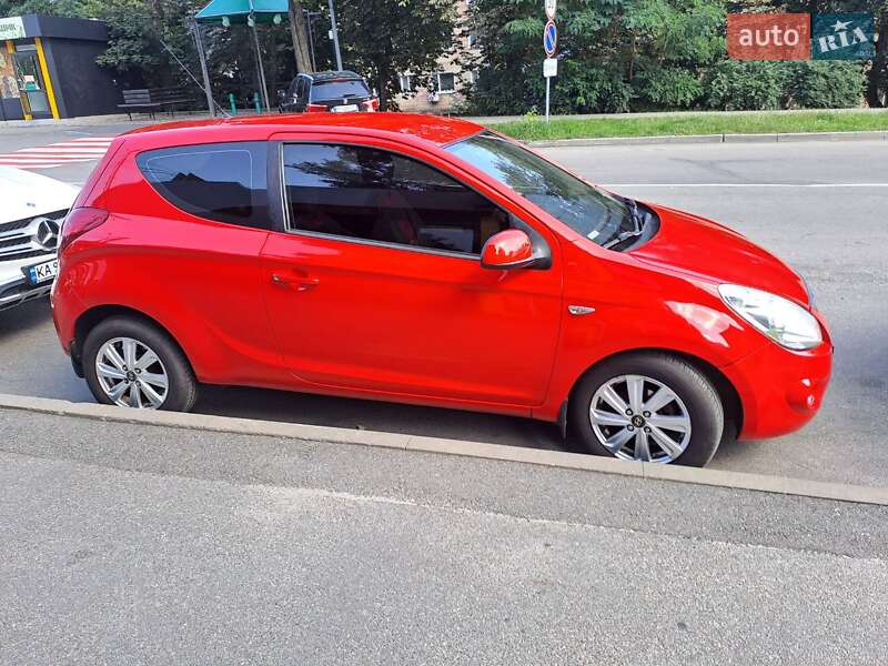 Хетчбек Hyundai i20 2012 в Вишгороді