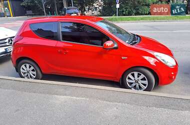 Хэтчбек Hyundai i20 2012 в 