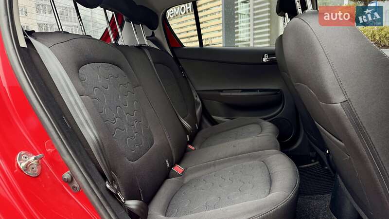 Хэтчбек Hyundai i20 2011 в Чернигове