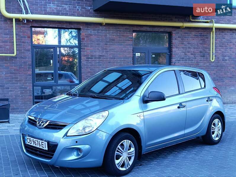 Хэтчбек Hyundai i20 2012 в 