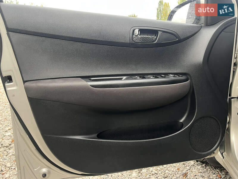 Хэтчбек Hyundai i20 2011 в Харькове