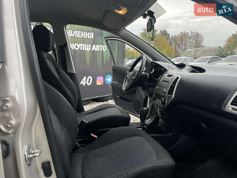 Хэтчбек Hyundai i20 2011 в Харькове