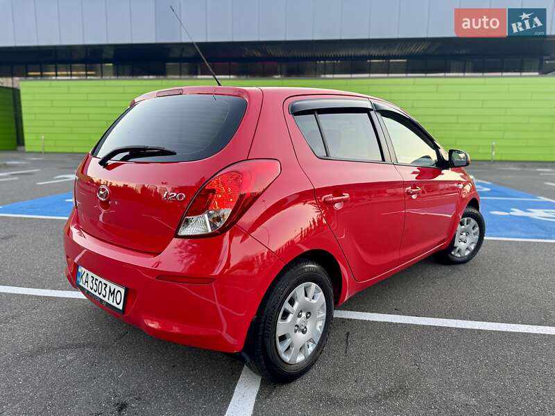 Хэтчбек Hyundai i20 2014 в Киеве фото 13 Хэтчбек Hyundai i20 2014 в Киеве
