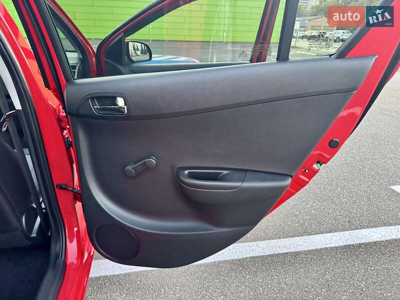 Хэтчбек Hyundai i20 2014 в Киеве фото 37 Хэтчбек Hyundai i20 2014 в Киеве