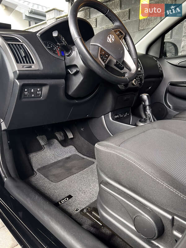 Хэтчбек Hyundai i20 2013 в Ровно