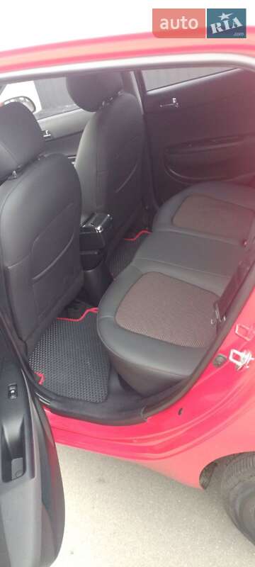 Хетчбек Hyundai i20 2011 в Києві фото 2 Хетчбек Hyundai i20 2011 в Києві
