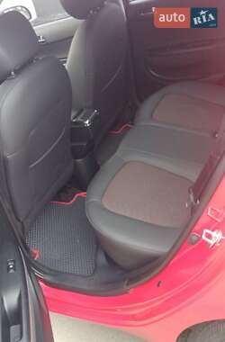 Хэтчбек Hyundai i20 2011 в 