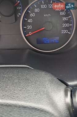 Хэтчбек Hyundai i20 2011 в 