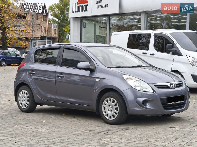Хэтчбек Hyundai i20 2012 в Днепре