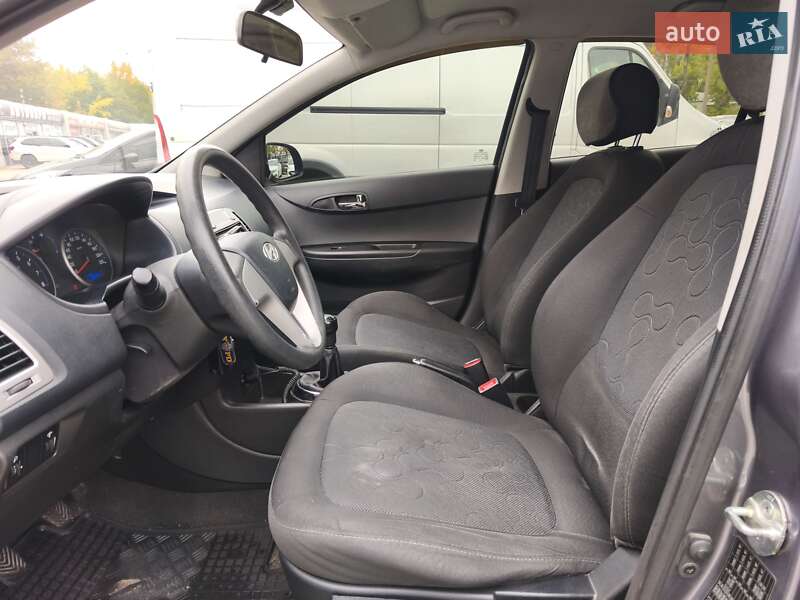 Хэтчбек Hyundai i20 2012 в Днепре