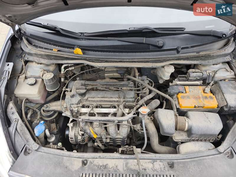 Хэтчбек Hyundai i20 2012 в Днепре