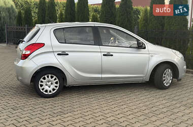 Хэтчбек Hyundai i20 2011 в 
