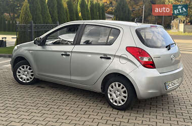 Хэтчбек Hyundai i20 2011 в 