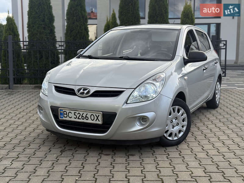 Хэтчбек Hyundai i20 2011 в 