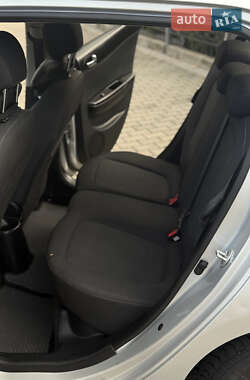 Хэтчбек Hyundai i20 2011 в 