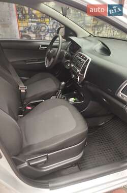 Хетчбек Hyundai i20 2012 в  фото 13 Хетчбек Hyundai i20 2012 в