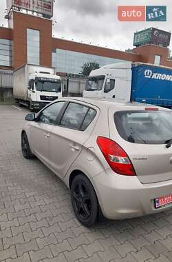Хетчбек Hyundai i20 2012 в 