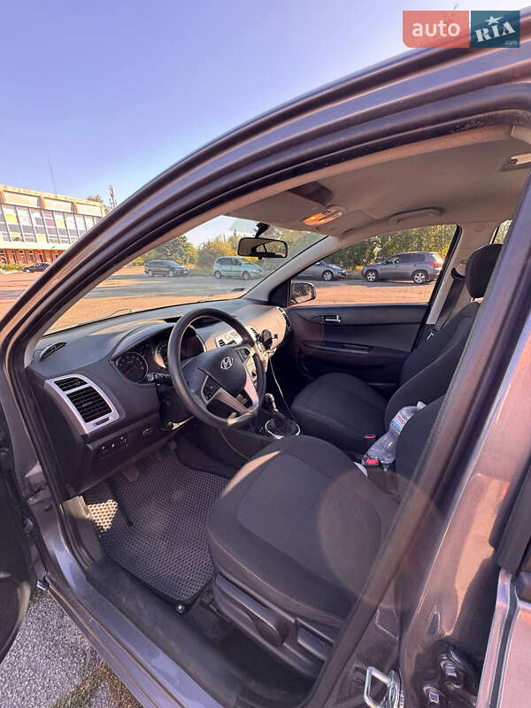 Хетчбек Hyundai i20 2011 в Кропивницькому