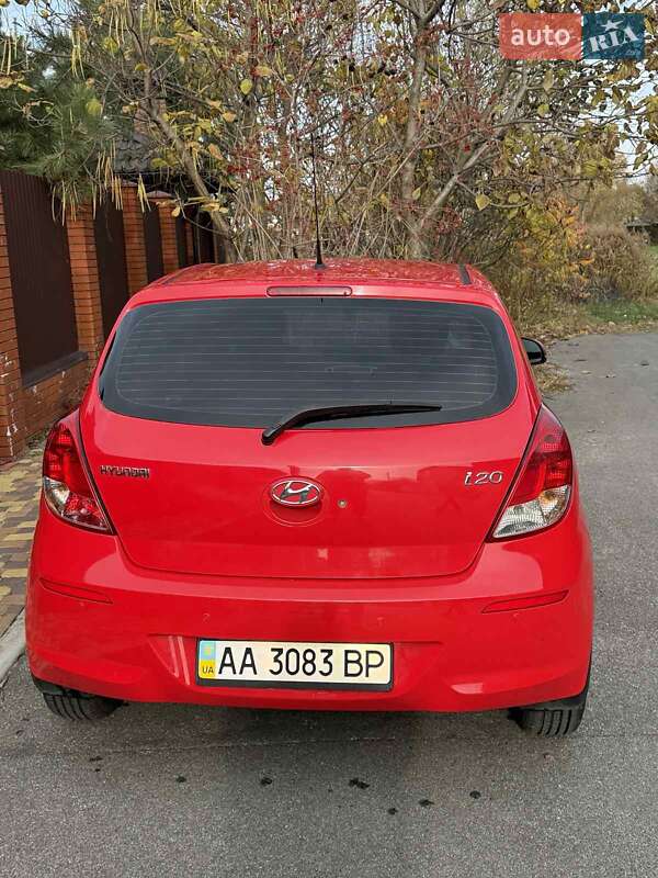 Хэтчбек Hyundai i20 2014 в Киеве