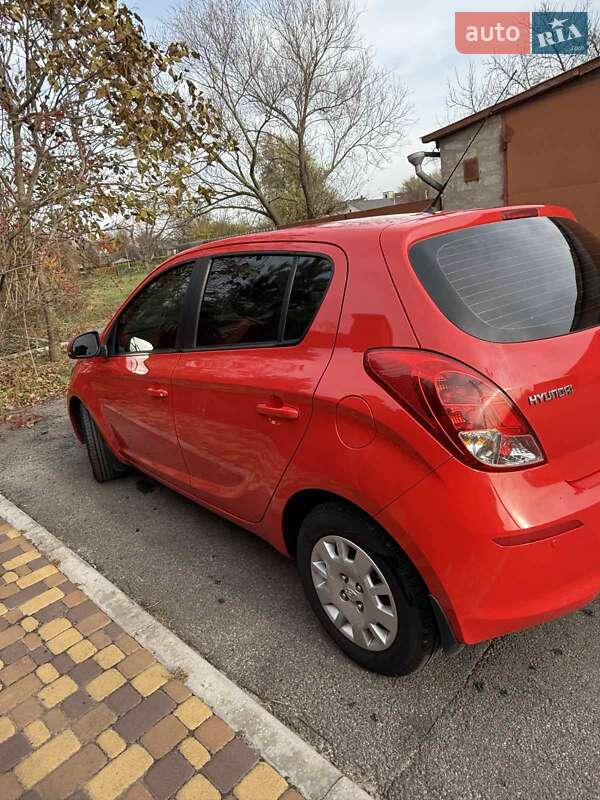 Хэтчбек Hyundai i20 2014 в Киеве